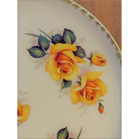 Vintage Early Mid-Century Yellow Rose 24Kt Edged 10.5" Plate - Picture 2 of 5